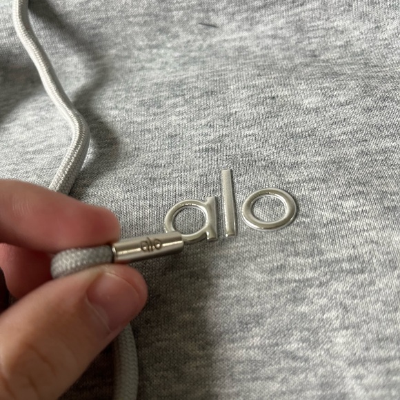 Alo Yoga Grey Hoodie – Size Small 🤍 (NWT) - Picture 3 of 4